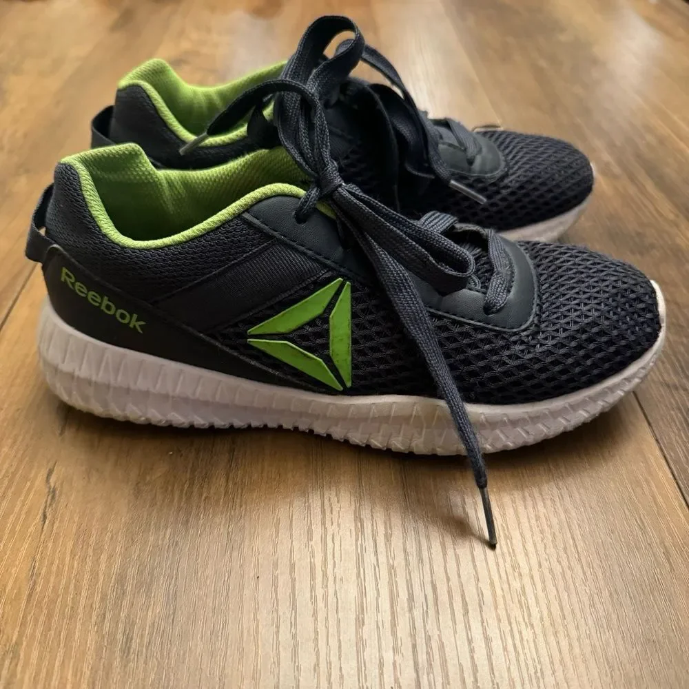 Reebok Kids Navy and Green Flexagon Energy Athletic Shoes Size 5